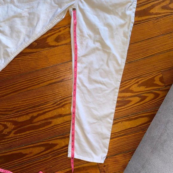 Mother Jeans The Drop Out Soft Focus in Almond White Jeans, Size 28, MSRP $228 - Picture 14 of 15